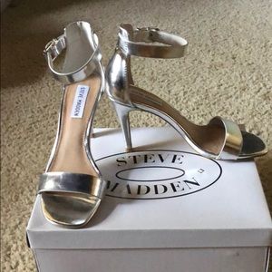 Steve Madden Bayyside Silver Heels
